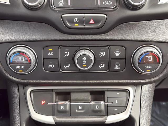 Used 2023 Silver GMC SLE image 26