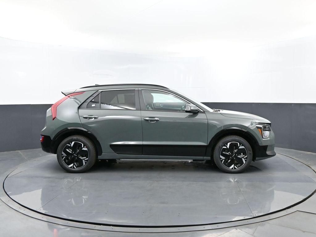 New 2026 Cityscape Green Kia WAVE image 4