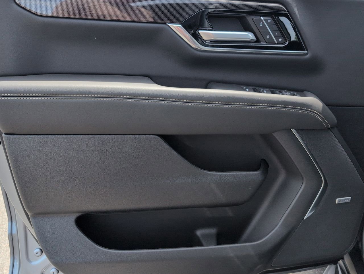New 2026 Sterling Metallic GMC Elevation image 22