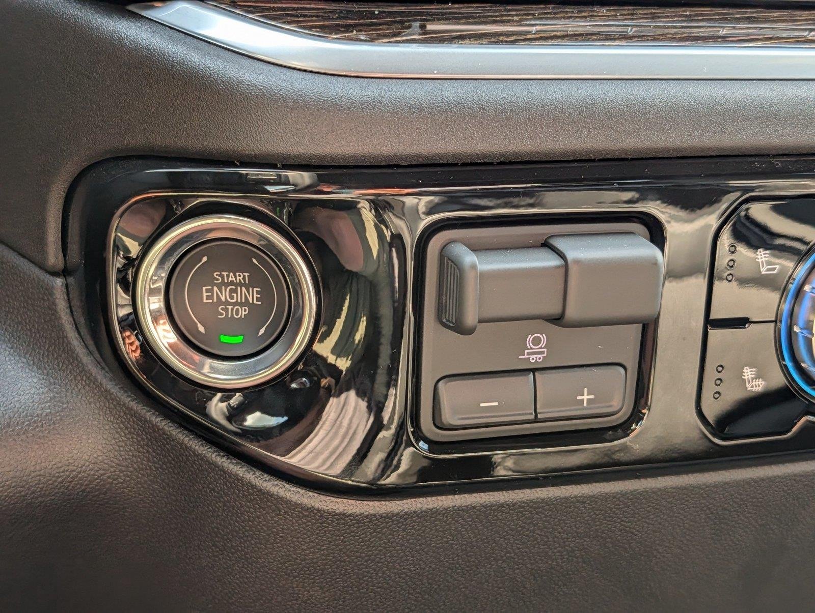 New 2026 Sterling Metallic GMC Elevation image 20