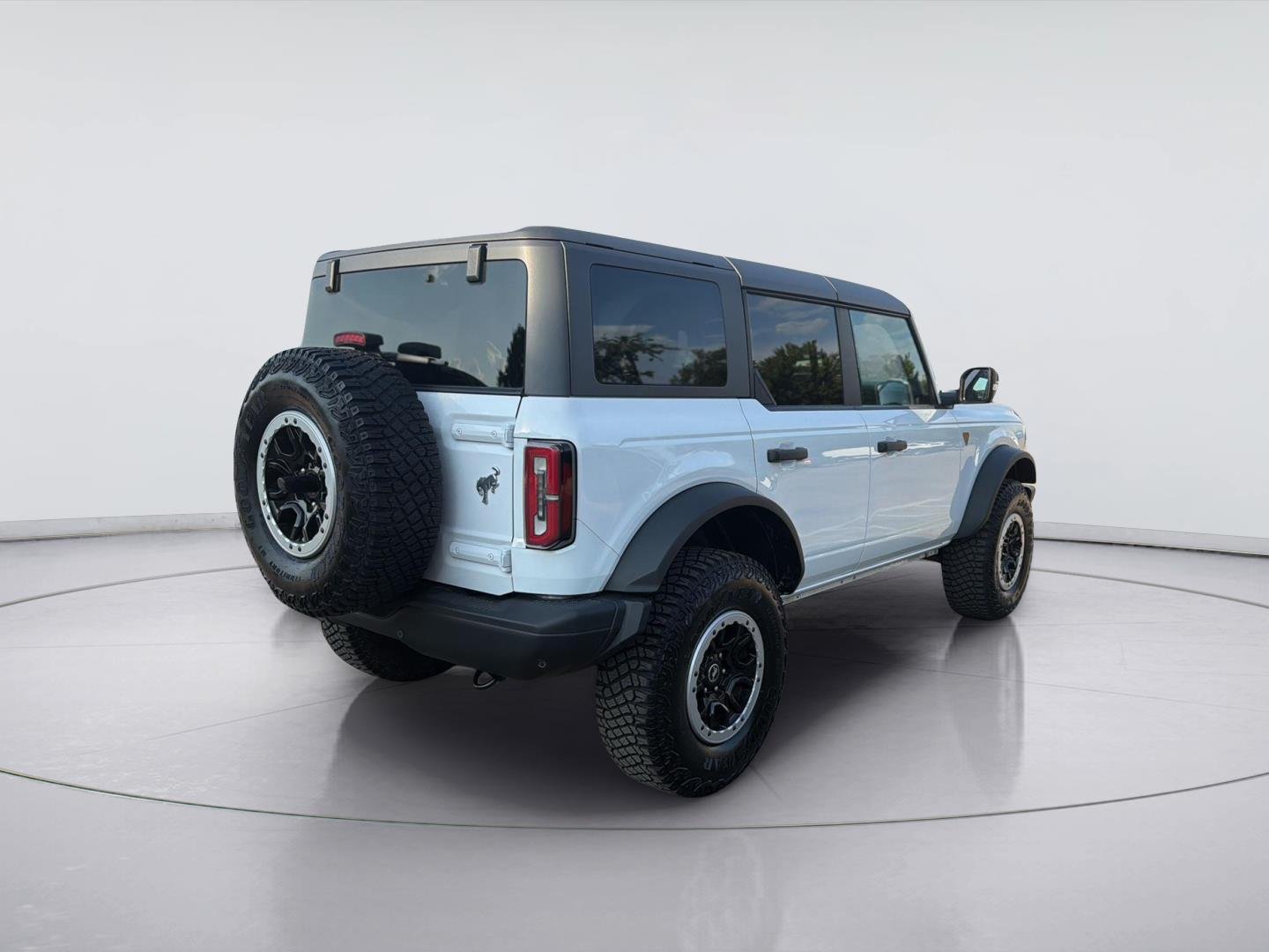 Used 2023 Oxford White Ford Badlands image 2