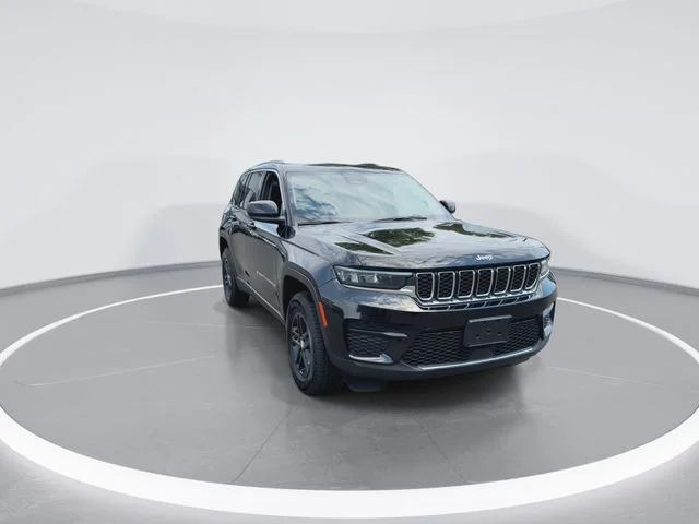 Used 2023 Black Jeep Laredo image 3