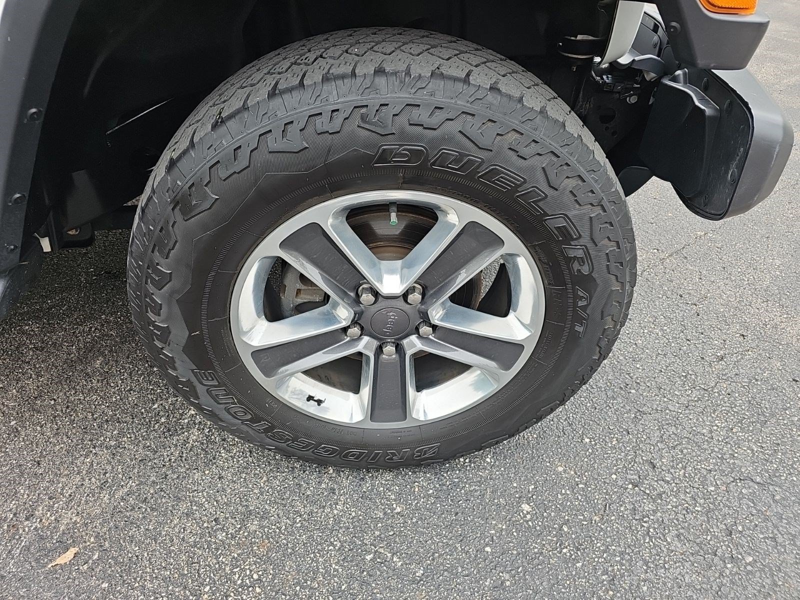Used 2019 Bright White Clearcoat Jeep Sahara image 8
