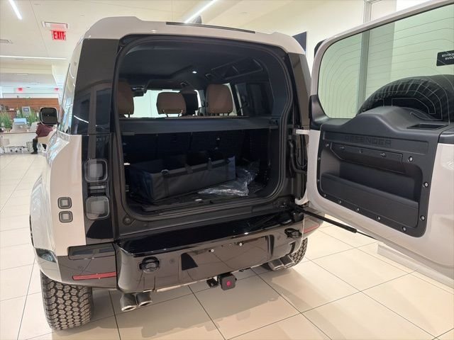 2026 Land Rover Defender X-Dynamic SE - Photo 10