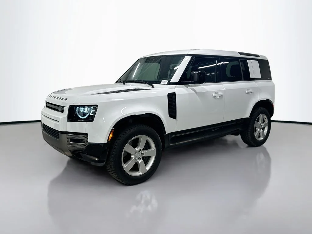 Certified Used 2025 Fuji White Land Rover X-Dynamic SE image 1