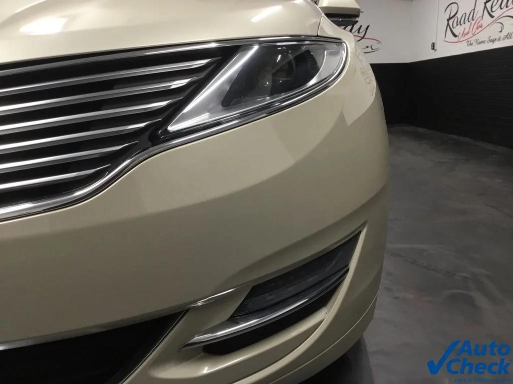 Used 2015 Silver Lincoln Base image 18