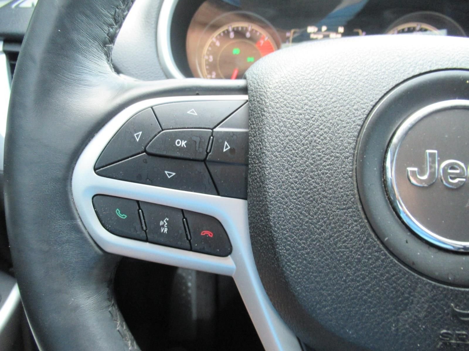 Used 2018 White Jeep Latitude Plus image 25