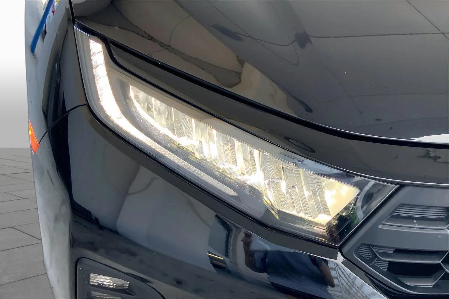 Used 2025 Crystal Black Pearl Honda EX-L image 26