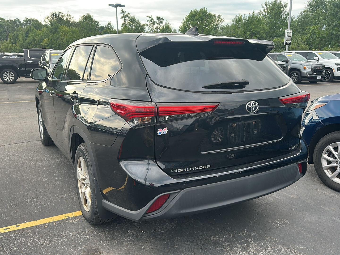 Used 2020 Midnight Black Metallic Toyota L image 4