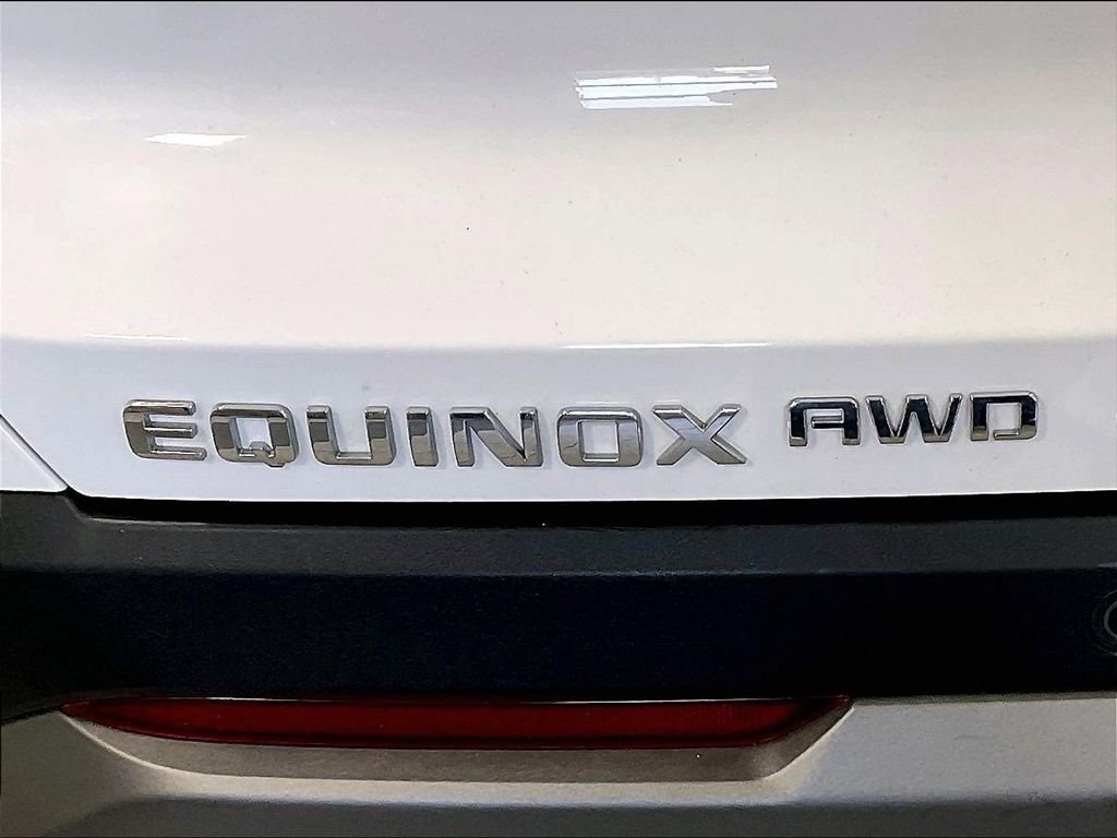 Used 2025 White Chevrolet LT image 28
