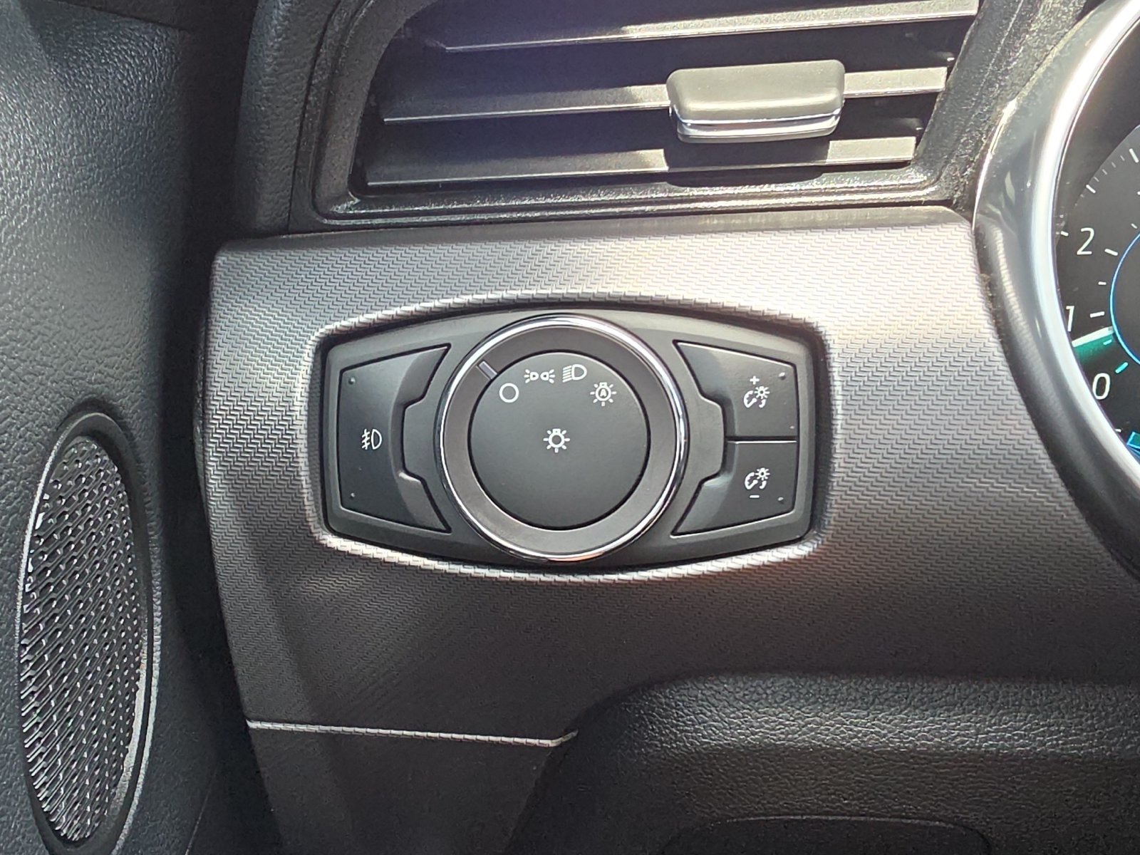 Used 2019 Blue Metallic Ford GT Premium image 21