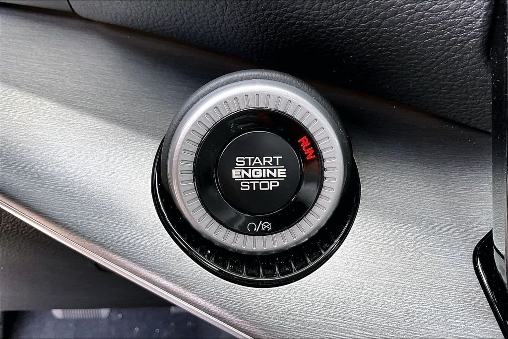 New 2026 Jeep Grand Wagoneer L 4D Sport Utility