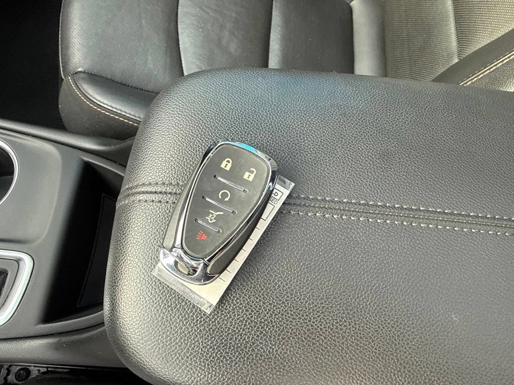 Used 2018 SUMMIT WHITE Chevrolet Premier image 34