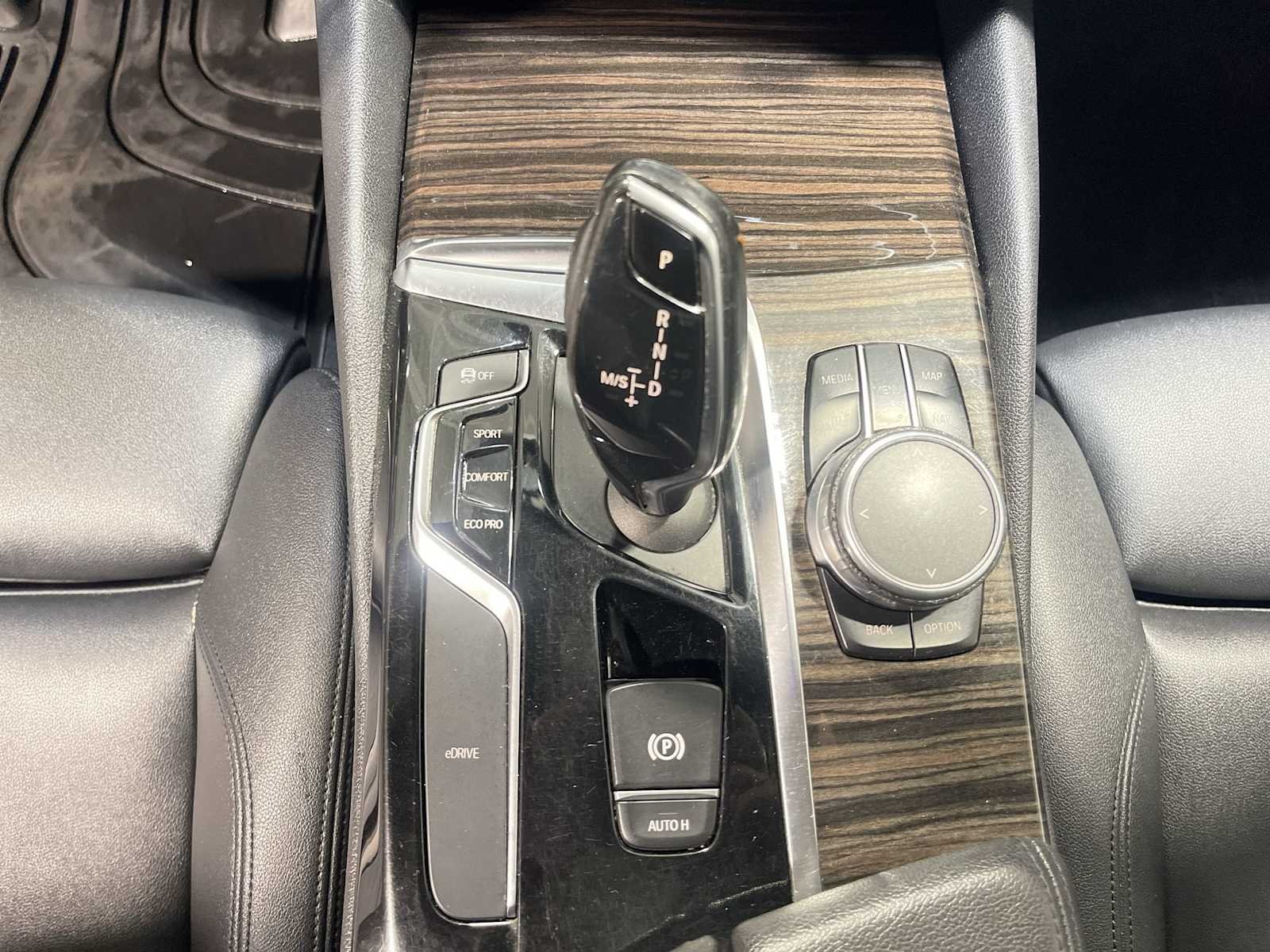 Used 2018 White BMW 530e xDrive iPerformance image 17
