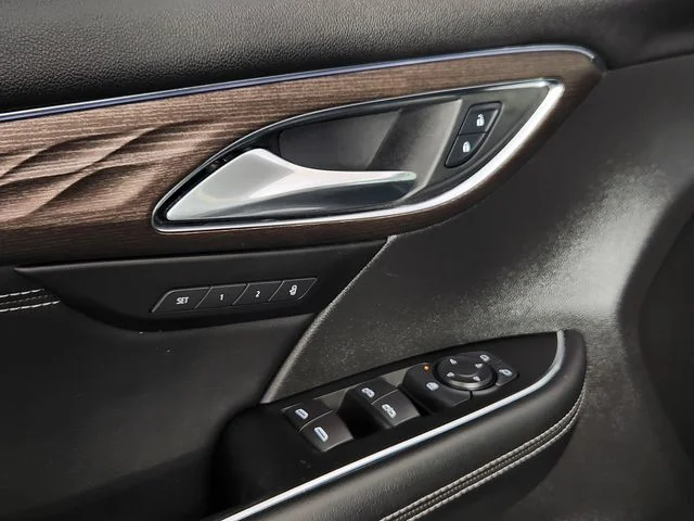 Used 2022 Gray Buick Avenir image 12
