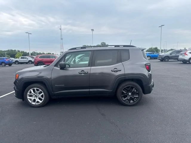 Used 2018 Gray Jeep Latitude image 7