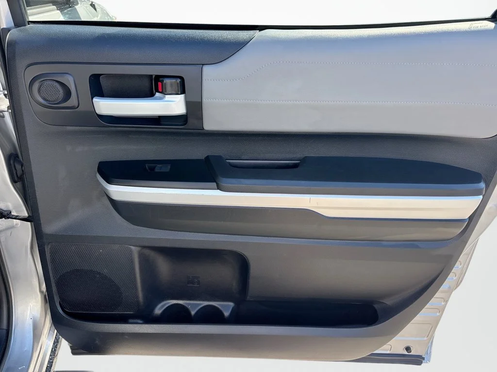 Used 2015 Silver Sky Metallic Toyota Limited image 17