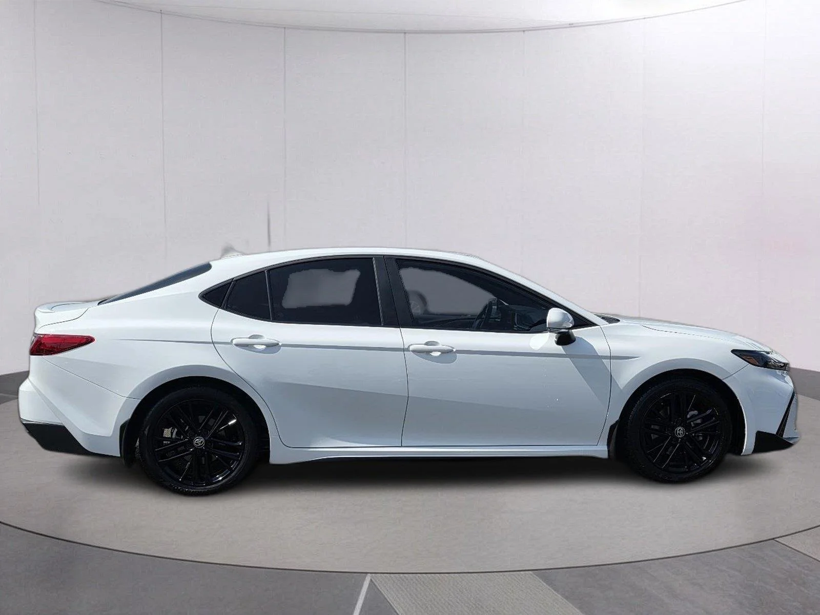 Used 2025 Ice Cap Toyota SE image 4
