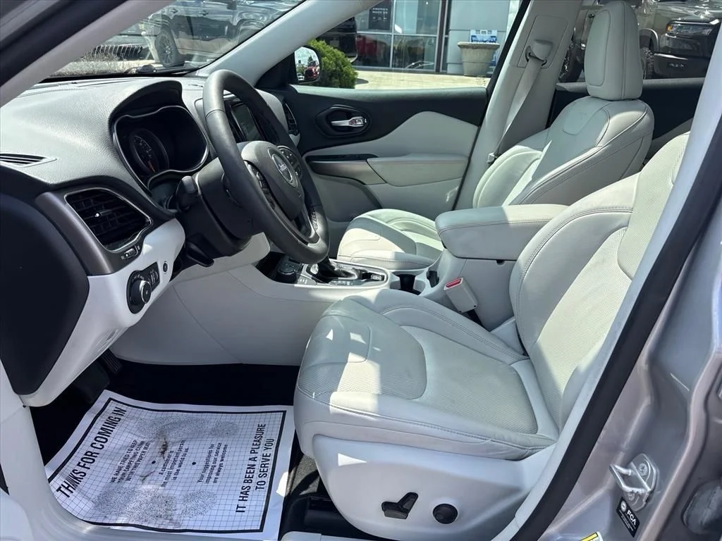 Used 2022 Silver Jeep Limited image 12