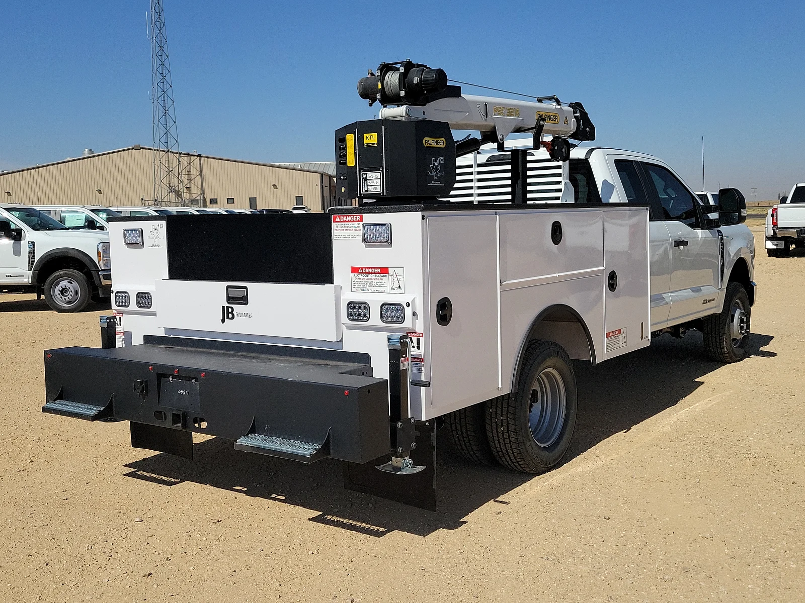 New 2025 Oxford White Ford XL image 7