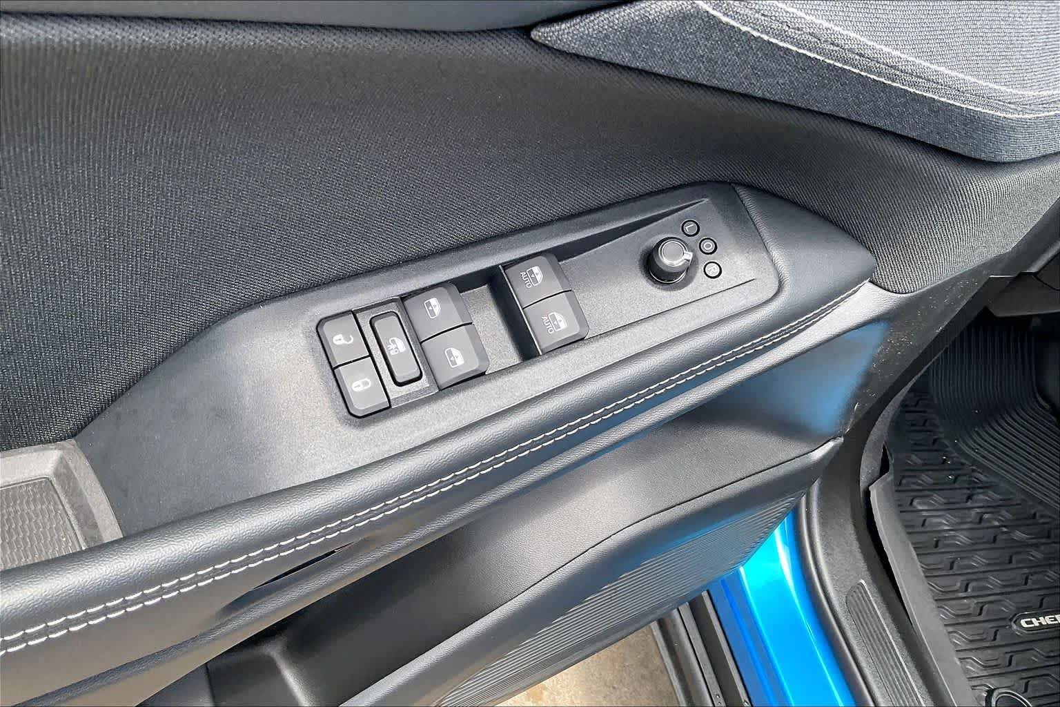 New 2026 Hydro Blue Pearl-Coat Exterior Paint Jeep Laredo image 17
