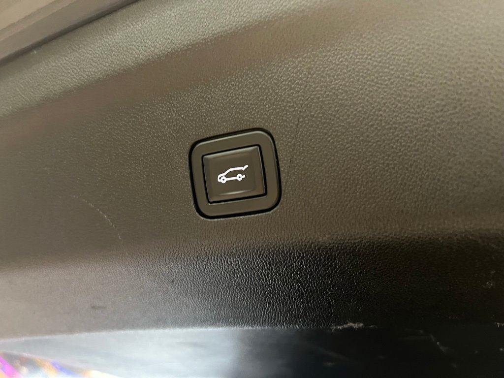 Used 2023 Black Chevrolet High Country image 10