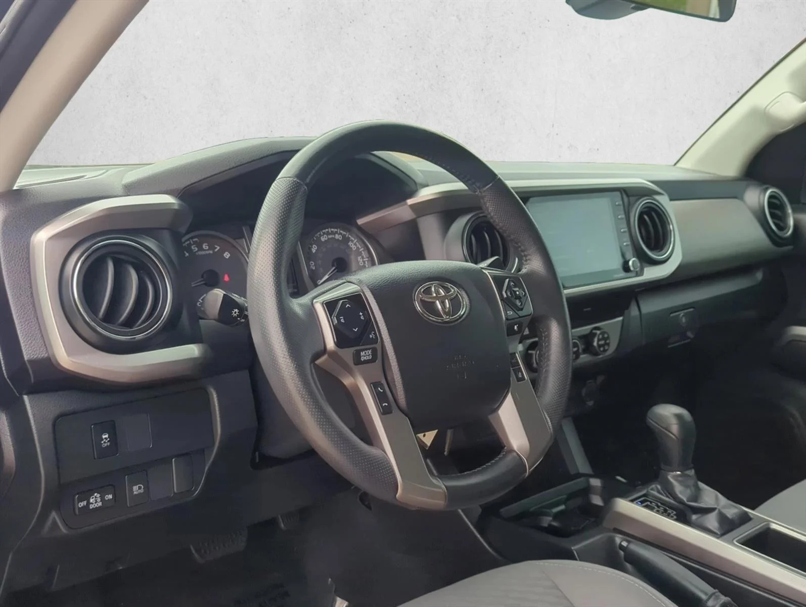 Used 2022 Midnight Black Metallic Toyota SR5 image 12