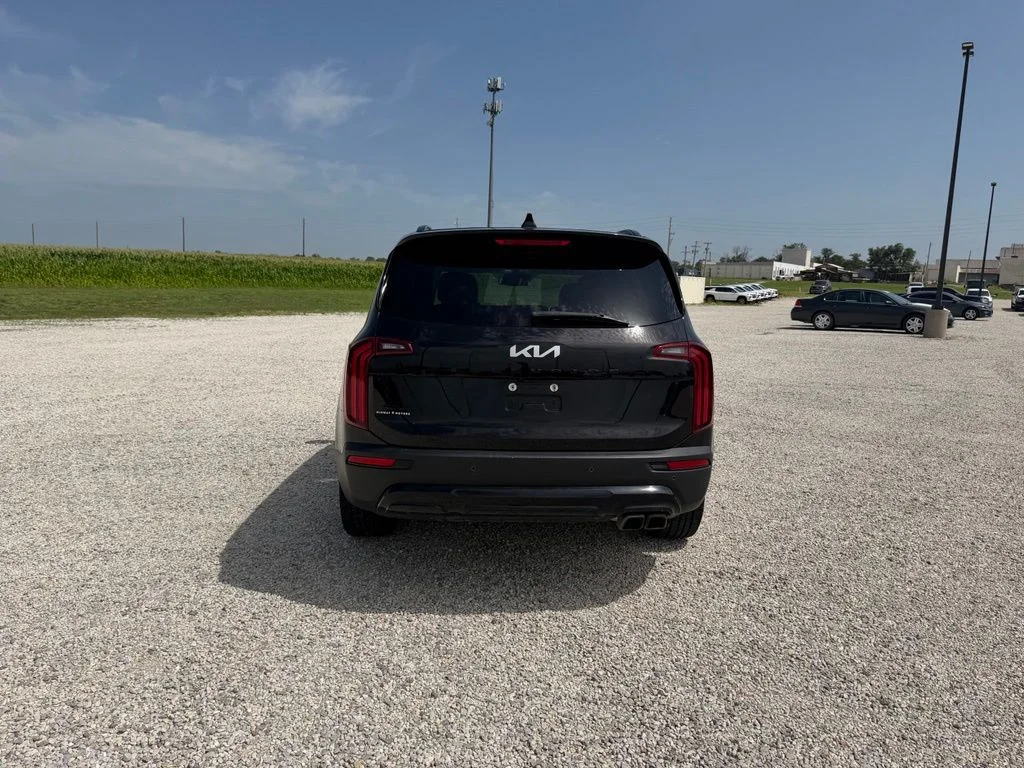Used 2022 Black Kia EX image 4