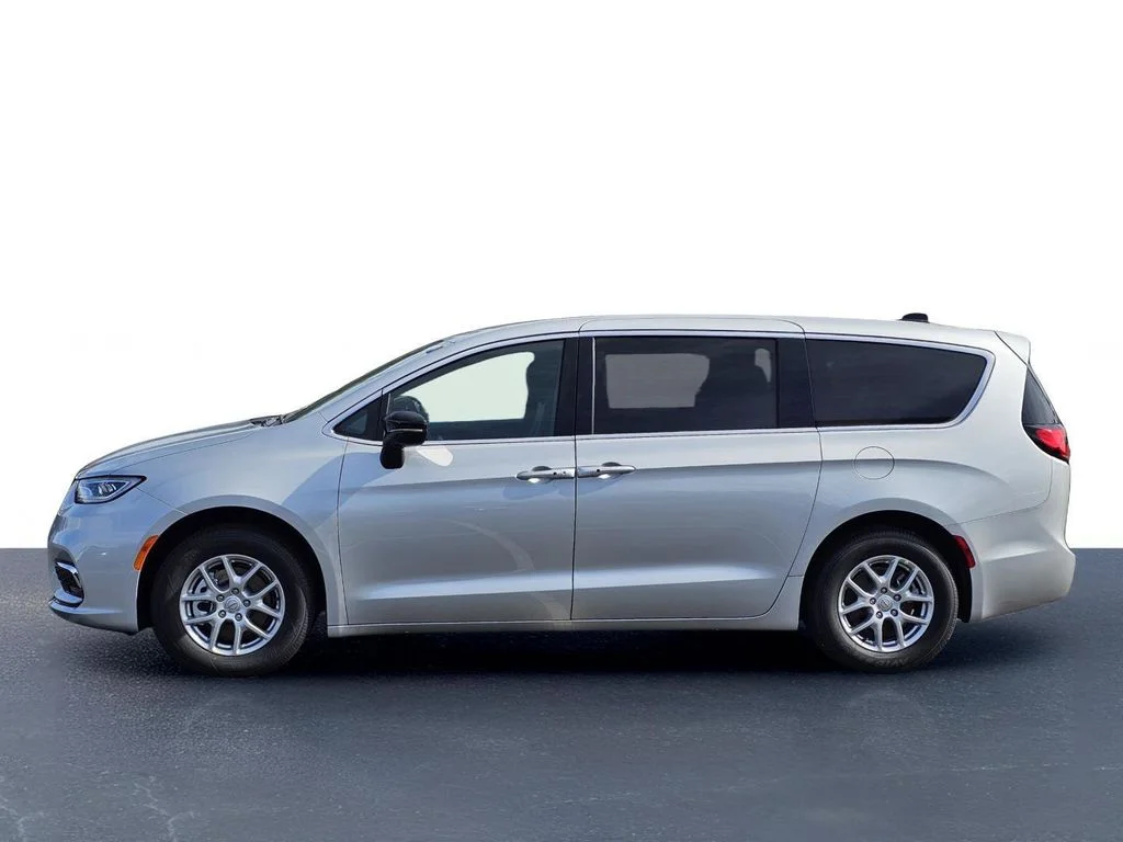 New 2026 Silver Mist Clear-Coat Exterior Paint Chrysler Select image 13
