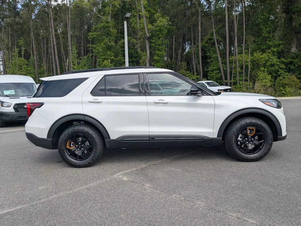 New 2026 Star White Metallic Tri-Coat Ford Tremor image 3