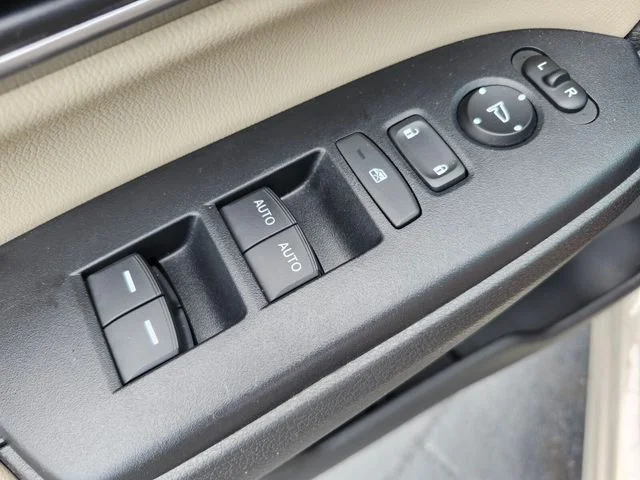 Used 2018 Beige Honda EX-L image 38