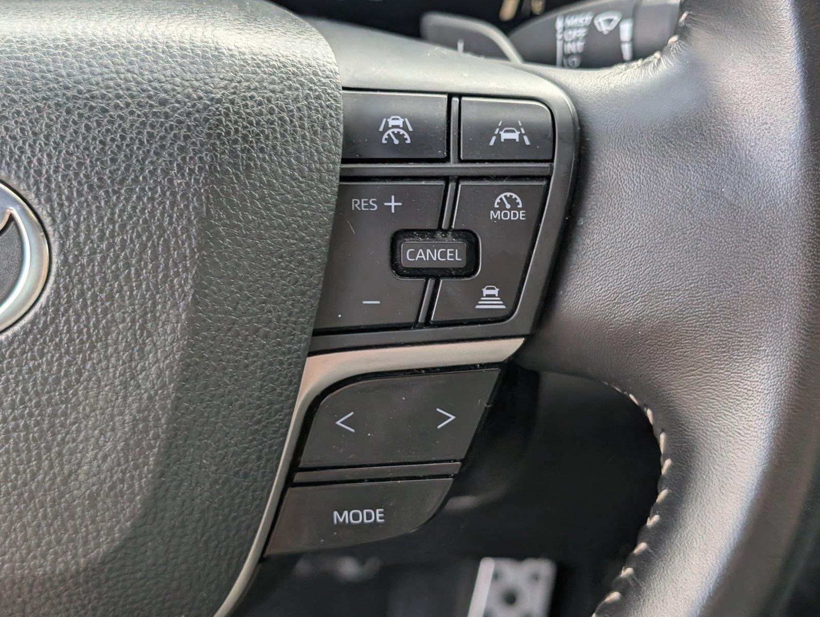 Used 2025 Ice Cap Toyota SE image 28