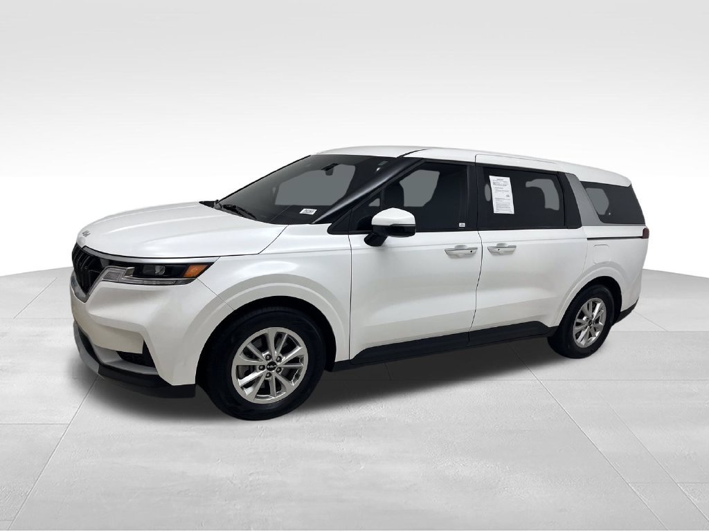 Used 2023 White Kia LX image 2