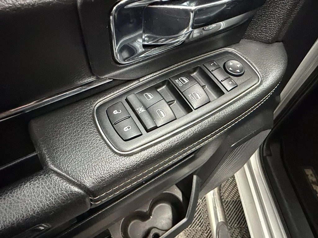 Used 2014 Sil/Silver Ram Laramie image 28
