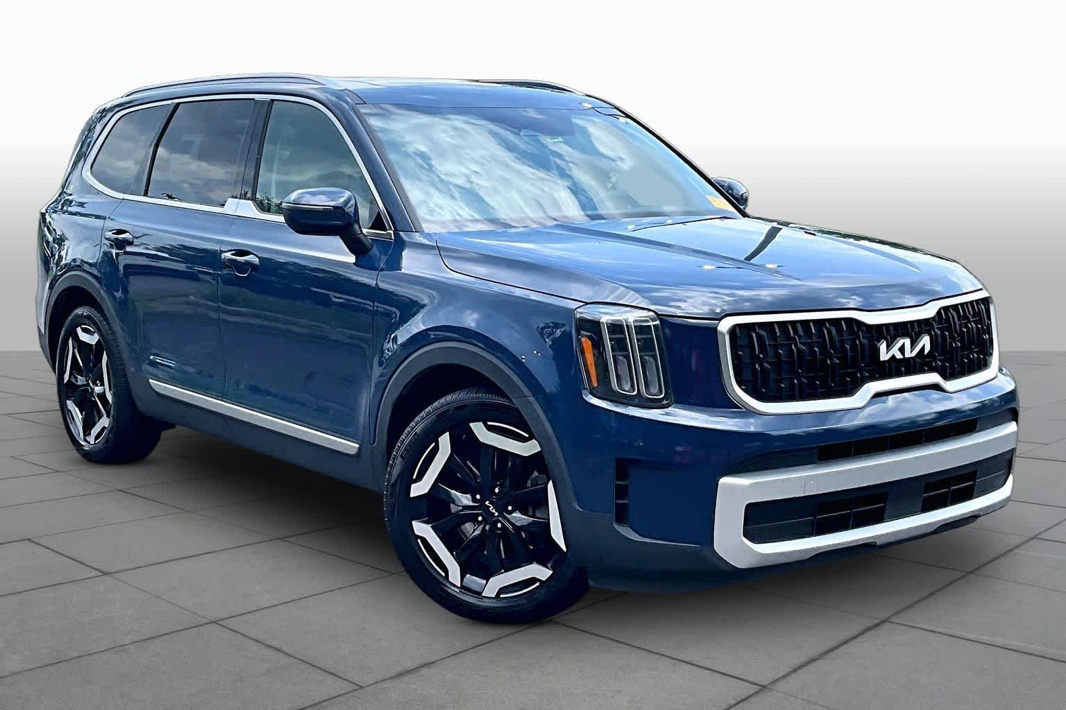 Used 2023 Midnight Lake Blue Kia EX image 3