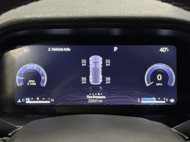 Used 2023 Velvet Jeep Altitude X image 16