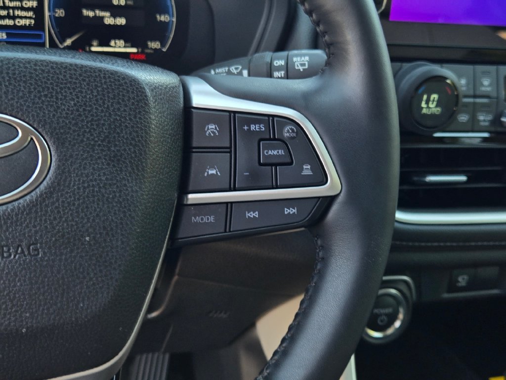 Used 2025  Toyota Limited image 28