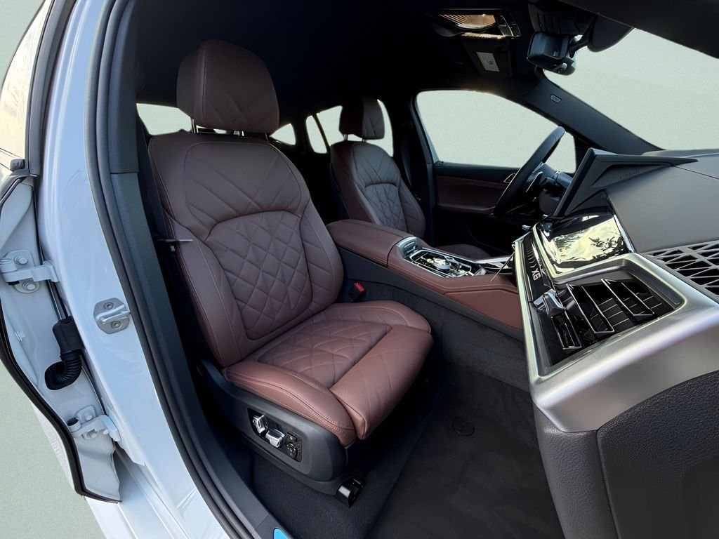 New 2027 White BMW xDrive40i image 25