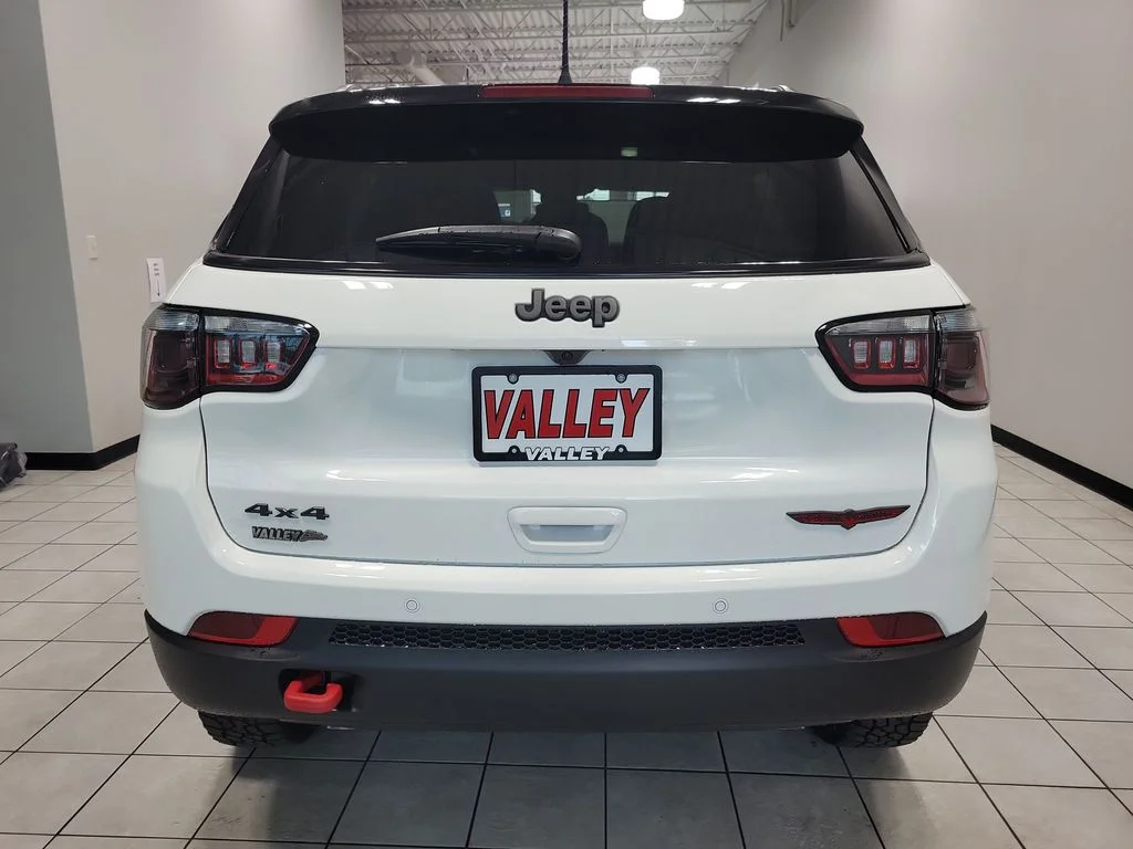 New 2026 Bright White Clear-Coat Exterior Paint Jeep Trailhawk image 6