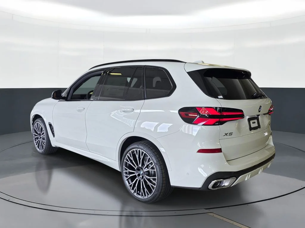 New 2026 Alpine White BMW sDrive40i image 4