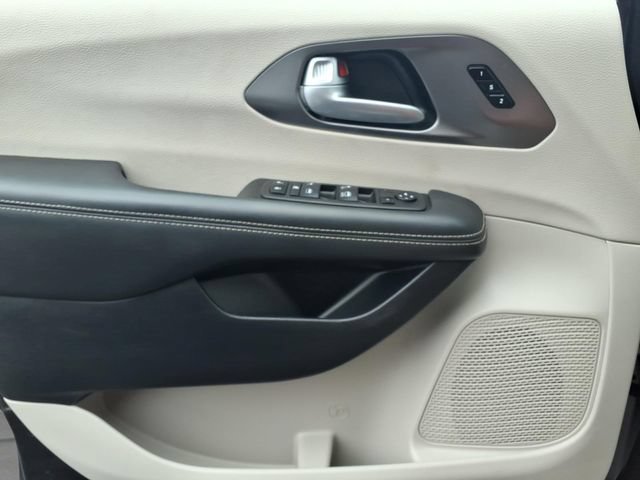 Used 2024 Black Chrysler Touring L image 16