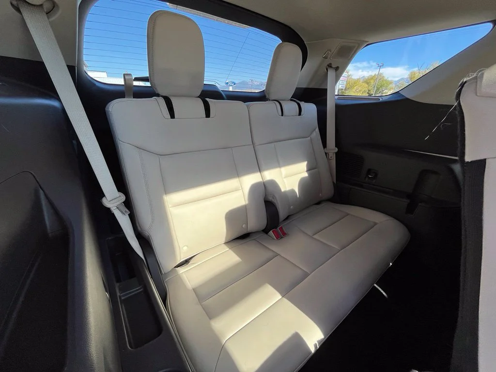 Used 2020  Ford Platinum image 18