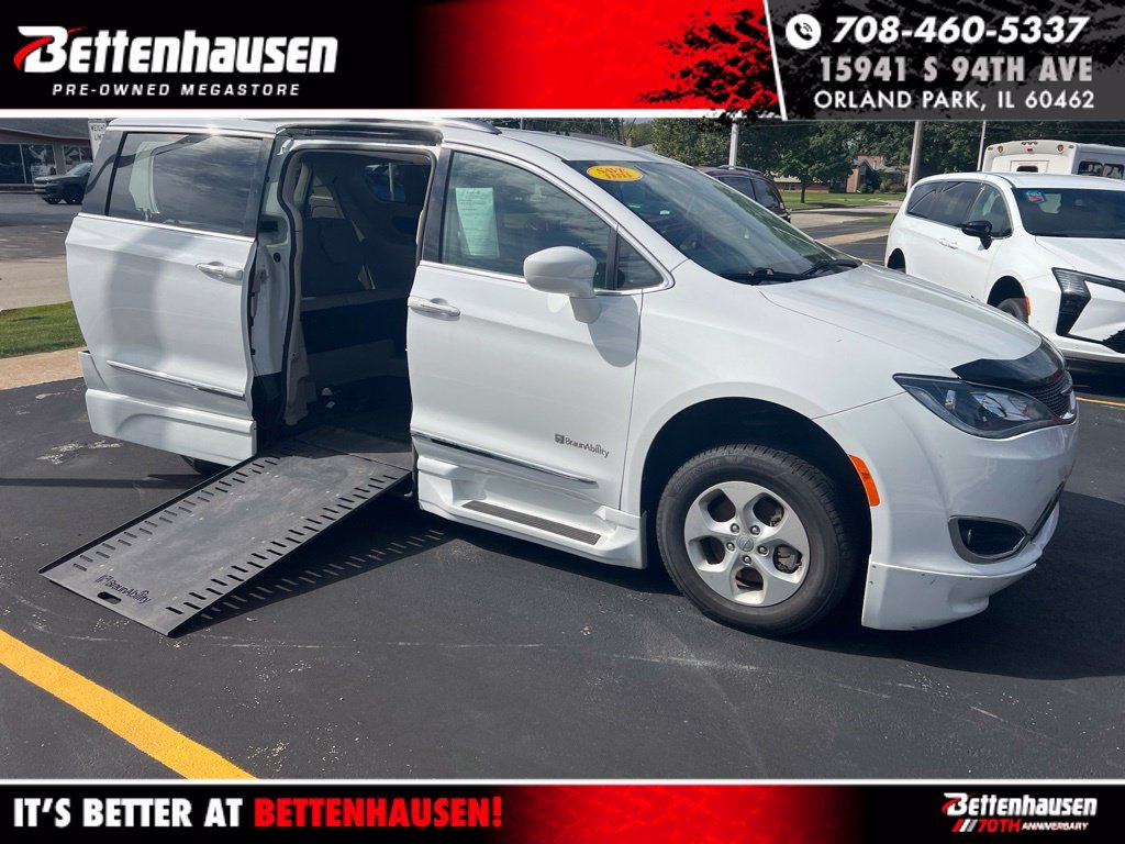 Used 2017 White Chrysler Touring L Plus image 1