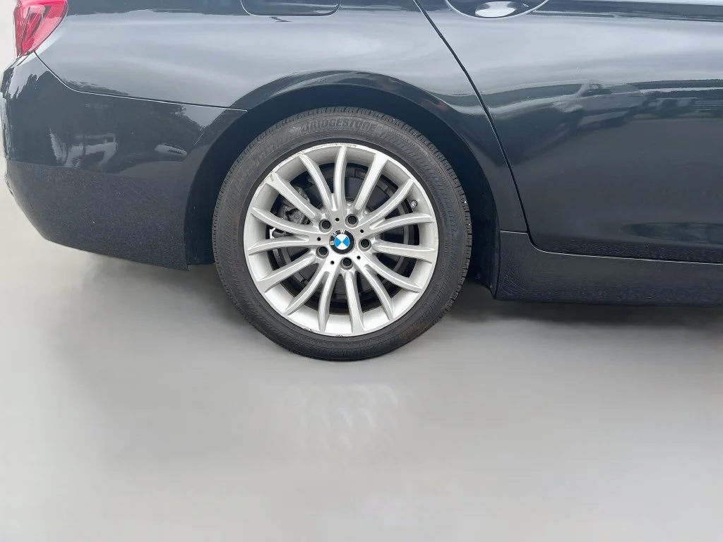 Used 2015 Black BMW 528i xDrive image 10