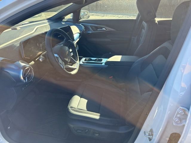 New 2026 Summit White Chevrolet LT image 12