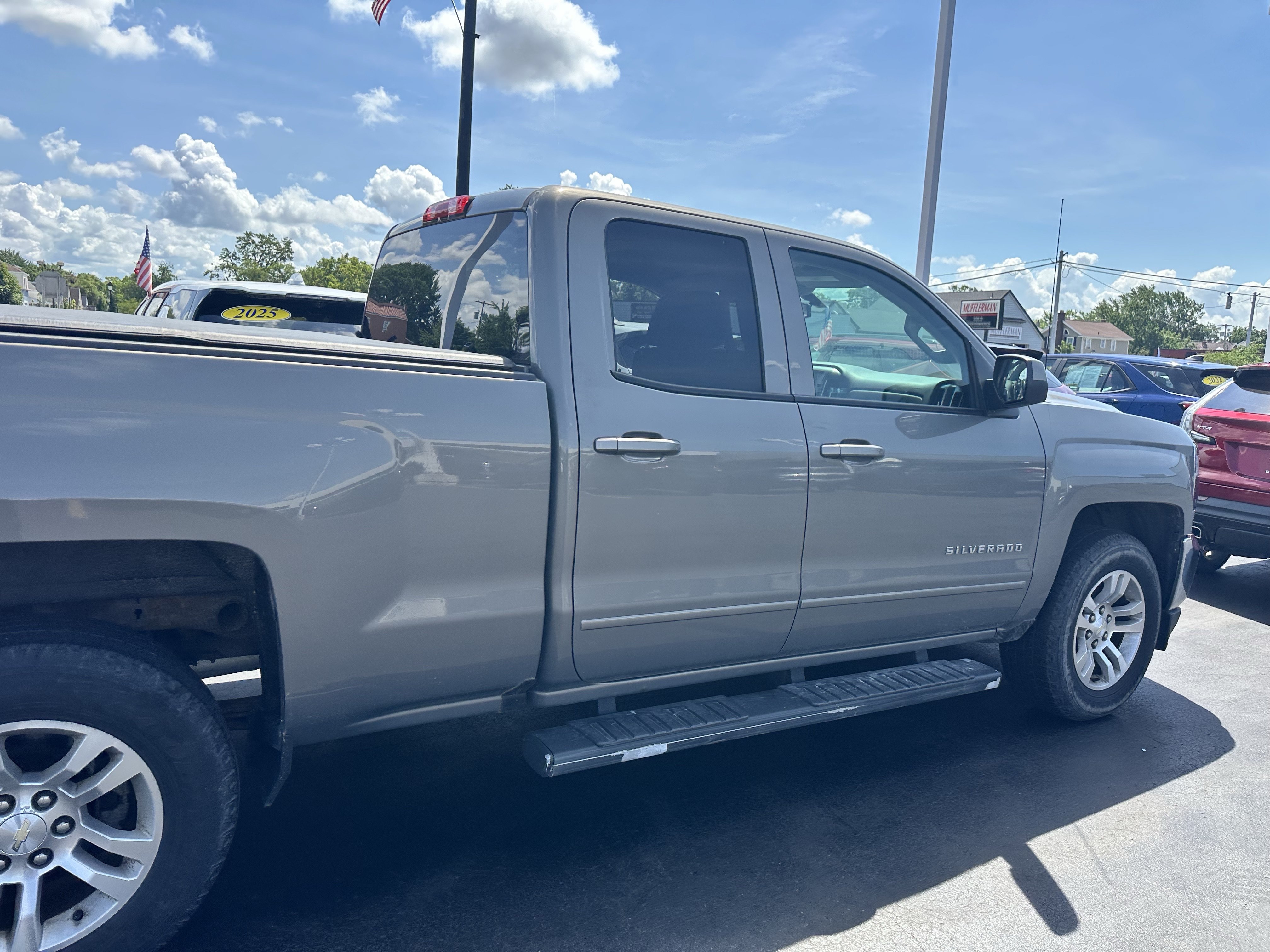 Used 2017 PEPPERDUST METALLIC Chevrolet LT image 10