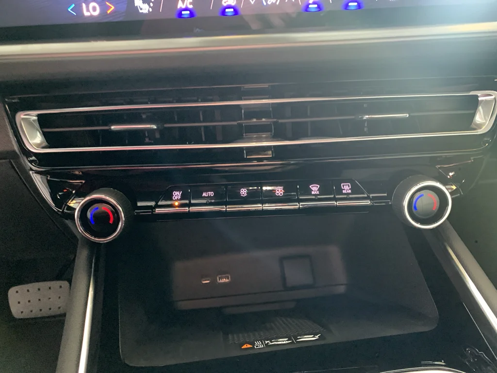2027 Chevrolet Traverse LT - Photo 25