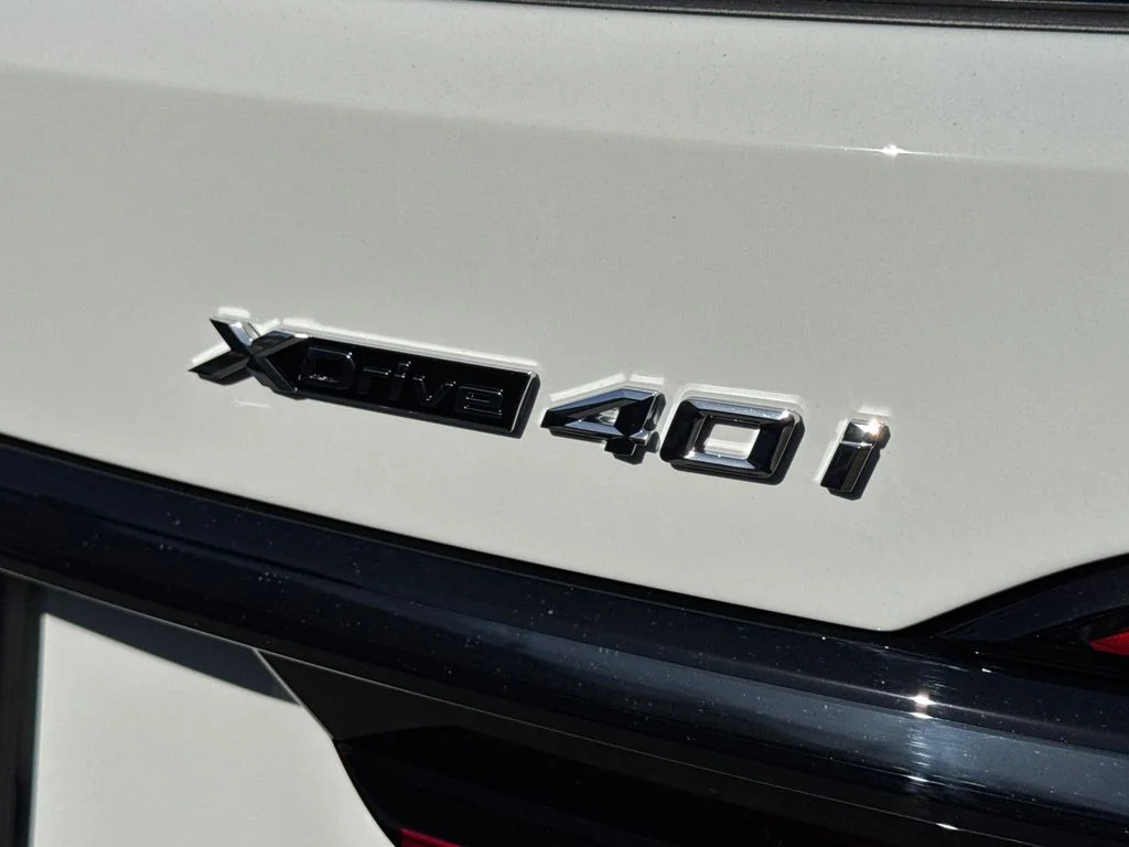 New 2027 White BMW xDrive40i image 13