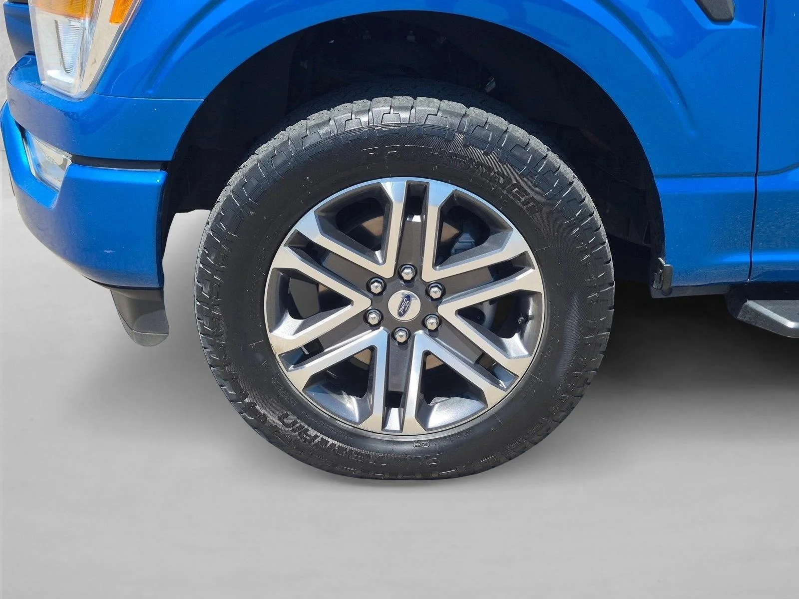 Used 2021 Velocity Blue Metallic Ford XL image 9