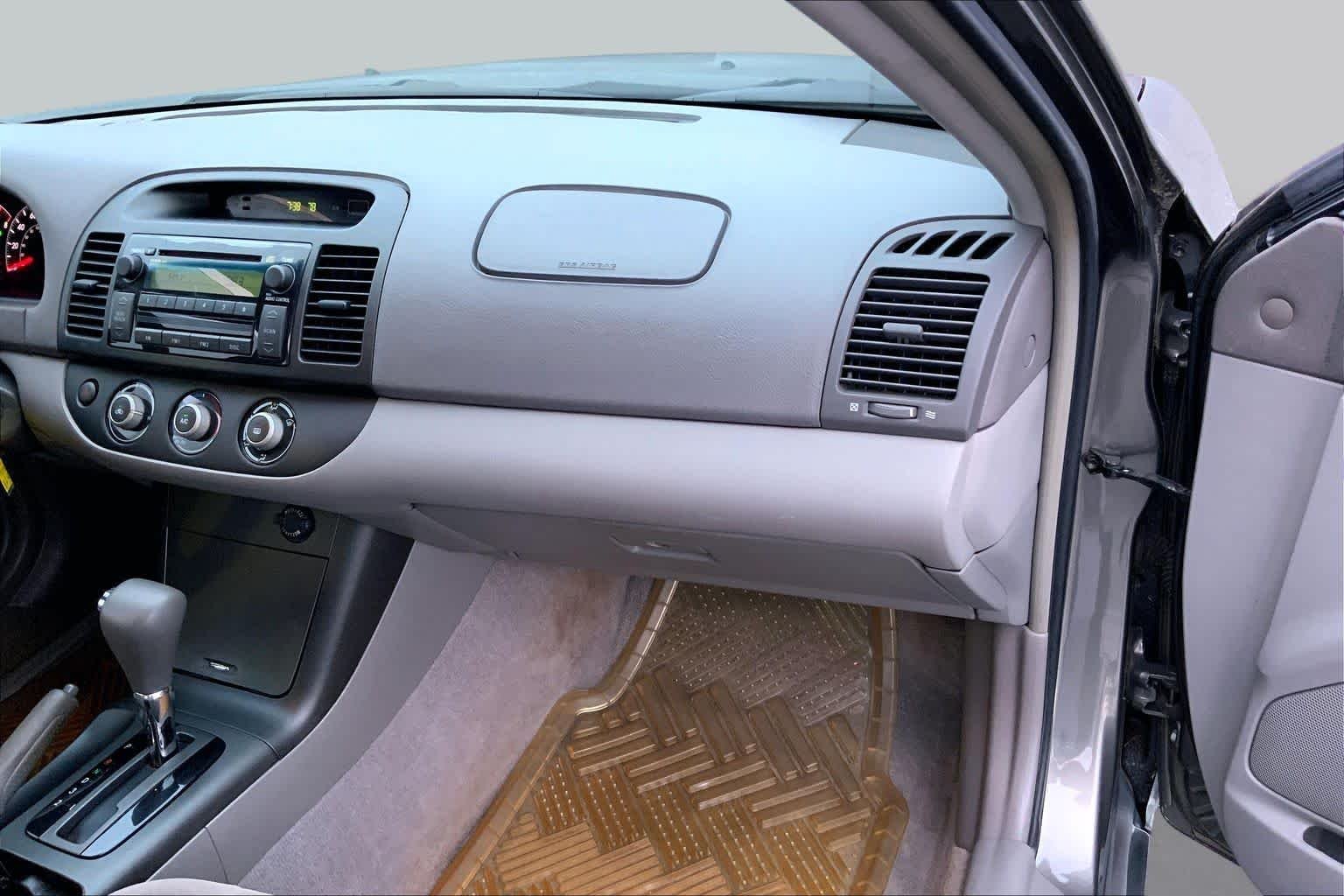 Used 2005 Phantom Gray Pearl Toyota STD image 14